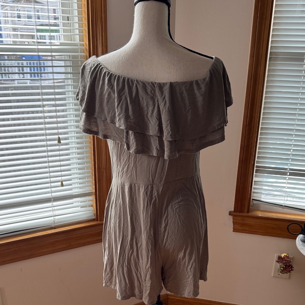 Off-Shoulder Ruffle Romper in sage - Picture 5 of 6
